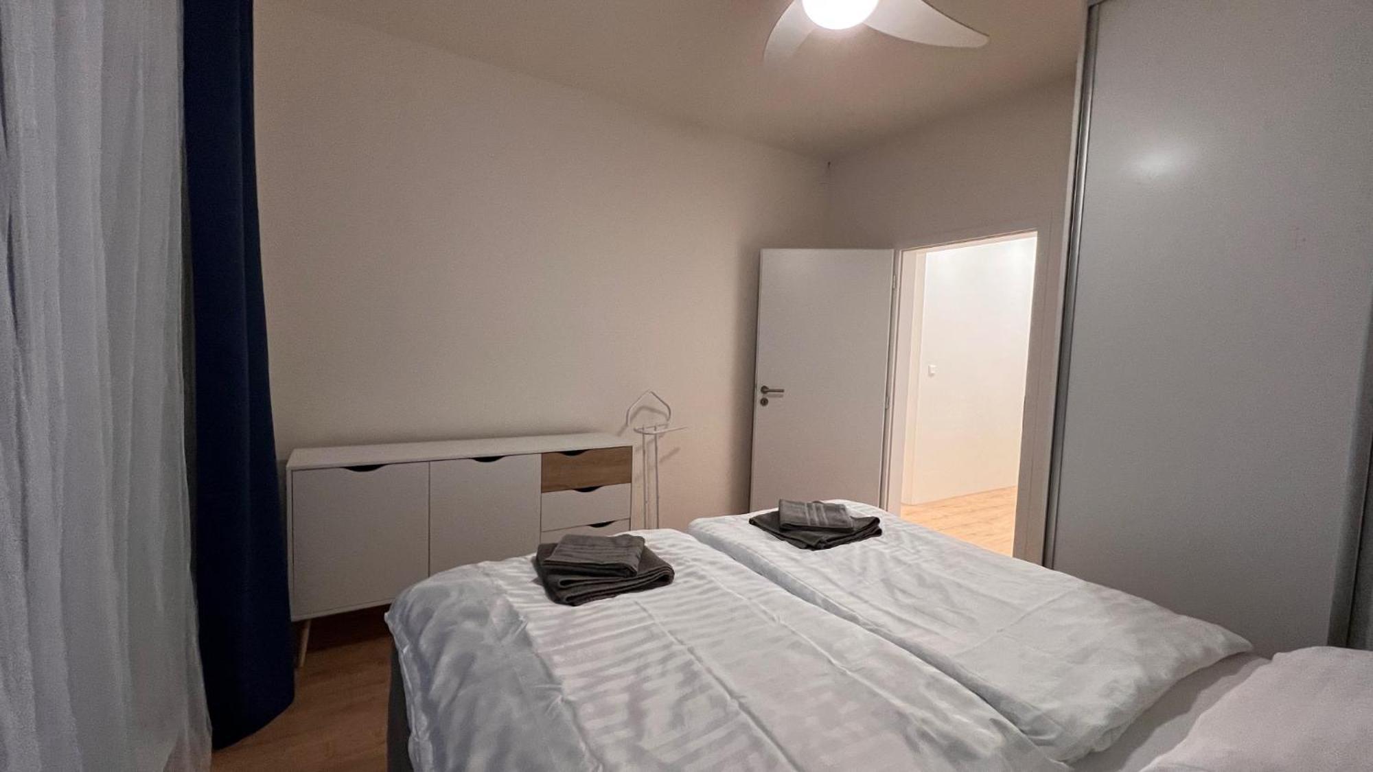 Klimatizovany Apartmanovy Dom S Virivkou, 10B Villa Senec Esterno foto